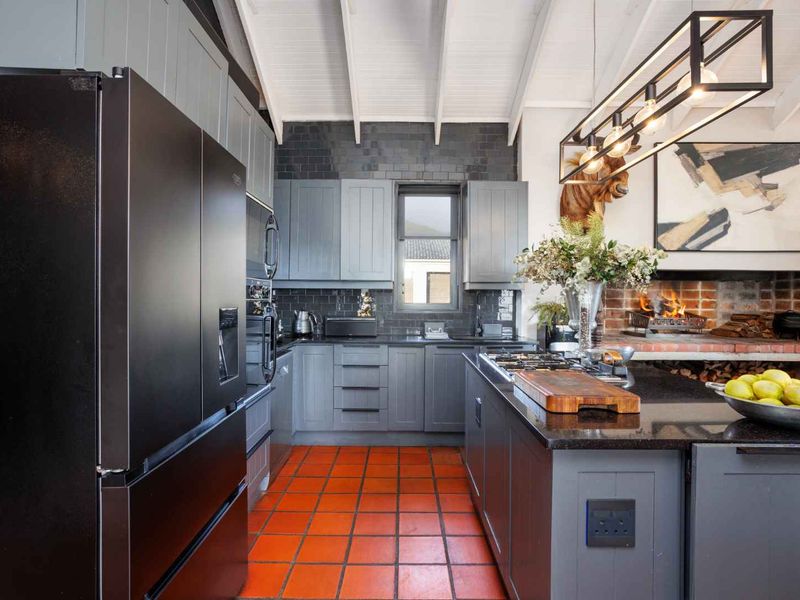 Exceptional Privacy and Space in a Countryside Lifestyle Farm at the Foot of the Drakenstein Mountains in Paarl - Photo 7