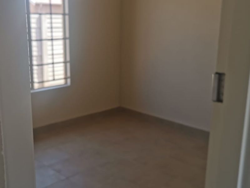 Charming 2-Bedroom Home in Peaceful Palm Ridge! - Photo 3