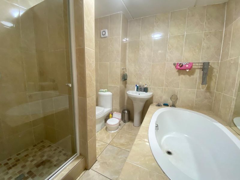 Neat 2-Bedroom Townhouse with Enclosed Balcony in Secure Complex - Photo 10
