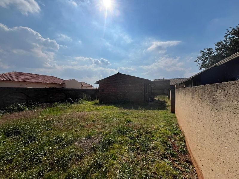 Prime Investment Opportunity with Development Potential - Photo 6