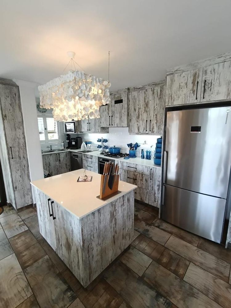 Stylish kitchen with top quality finishes!