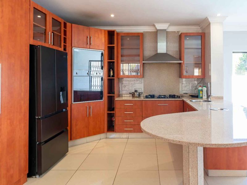 Well Priced and Well Located, - Photo 9