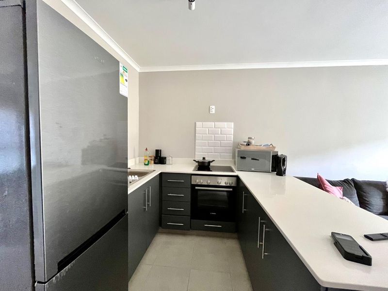 2 Bedroom Ground Floor Apartment with Private Garden – Waterfall - Photo 3