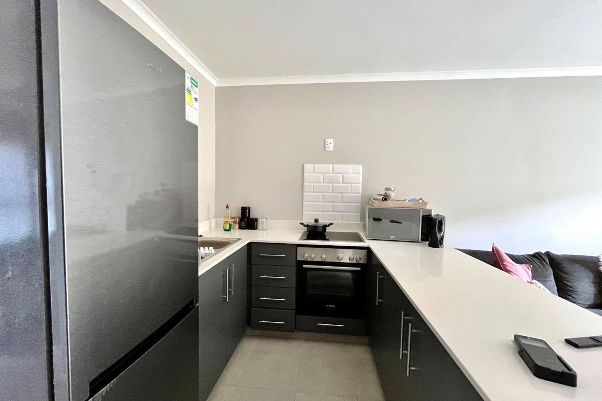 2 Bedroom Ground Floor Apartment with Private Garden – Waterfall - Photo 3