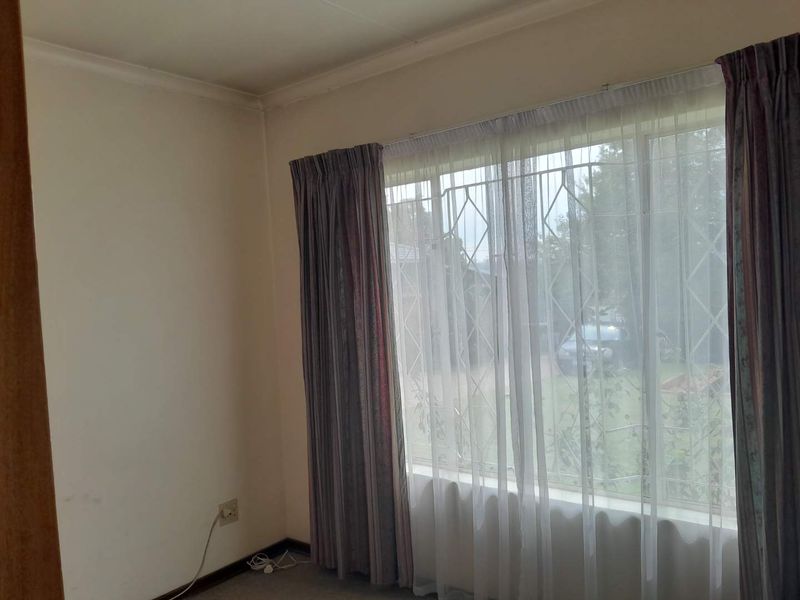 Face Brick 3 Bedroom Home in Elandspark - Photo 6