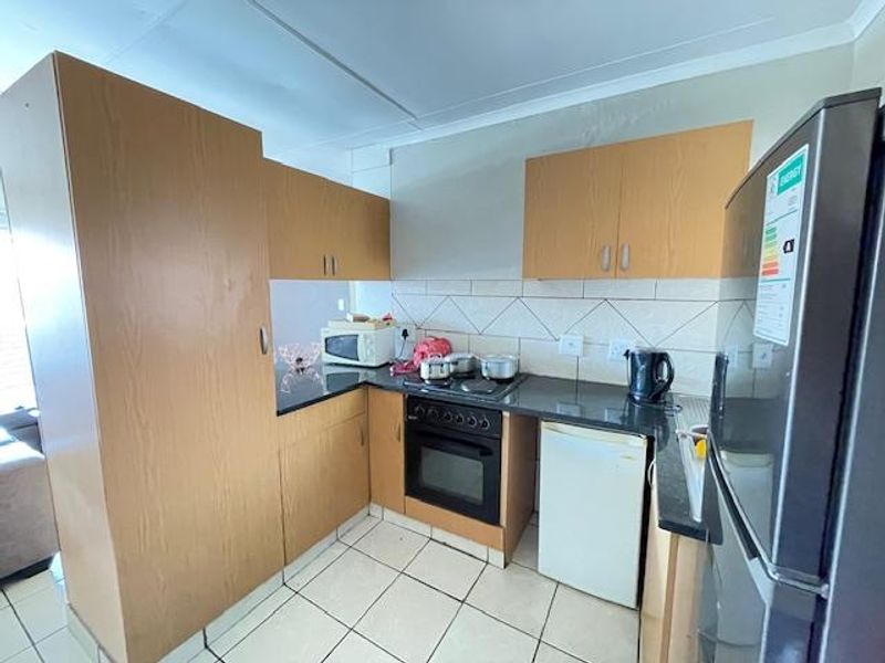 Neat 2-Bedroom Apartment for Sale in Clarina - Photo 2