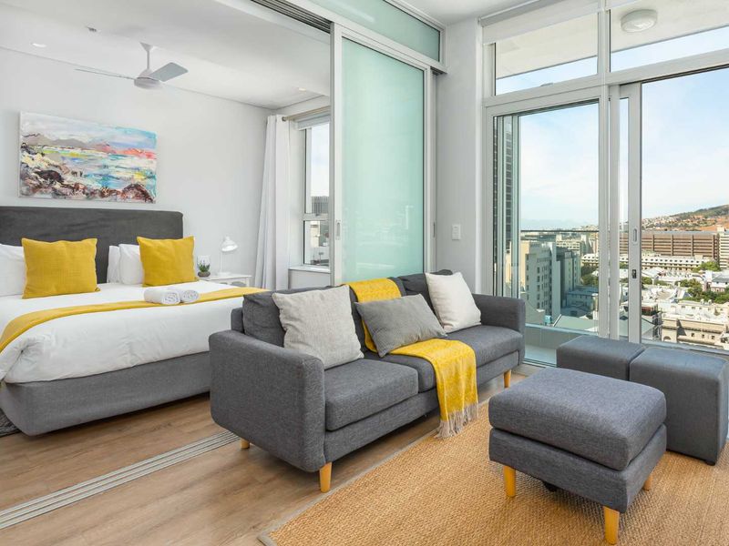 Turnkey 13th Floor Apartment | Skyline Framed by Iconic Table Mountain - Photo 4