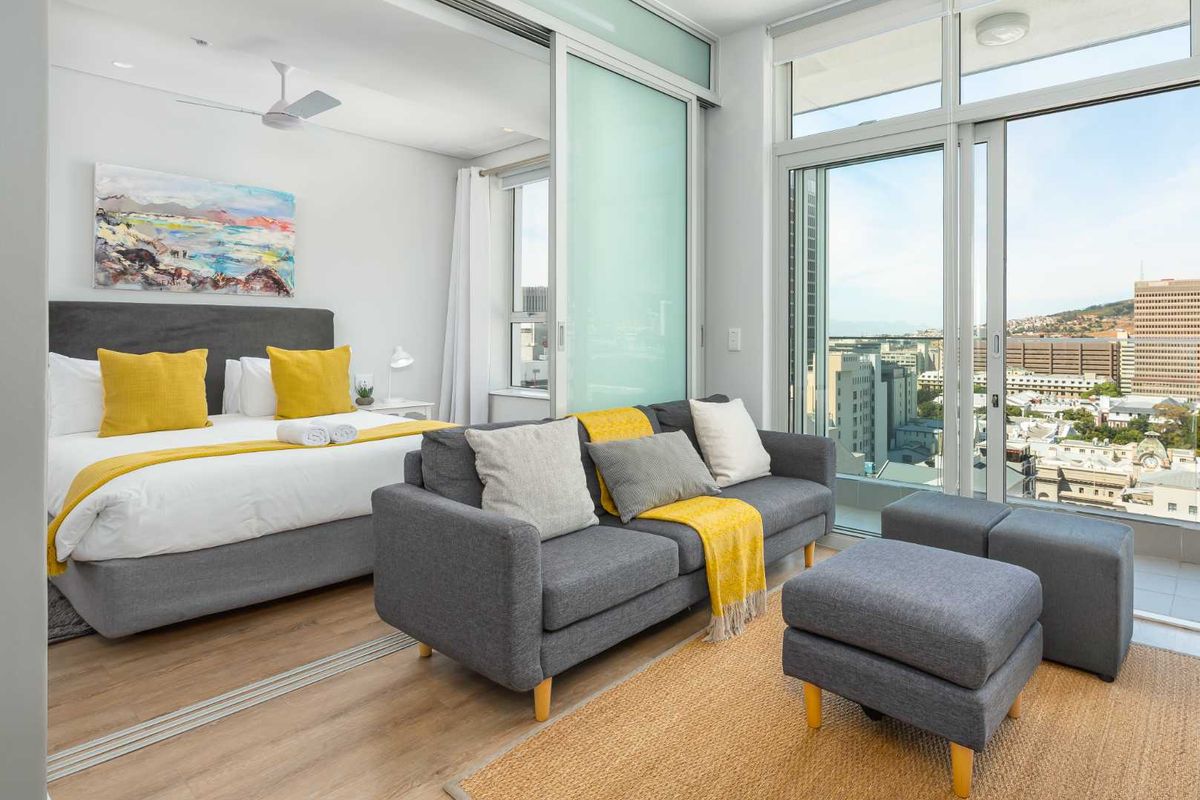 Turnkey 13th Floor Apartment | Skyline Framed by Iconic Table Mountain - Photo 4