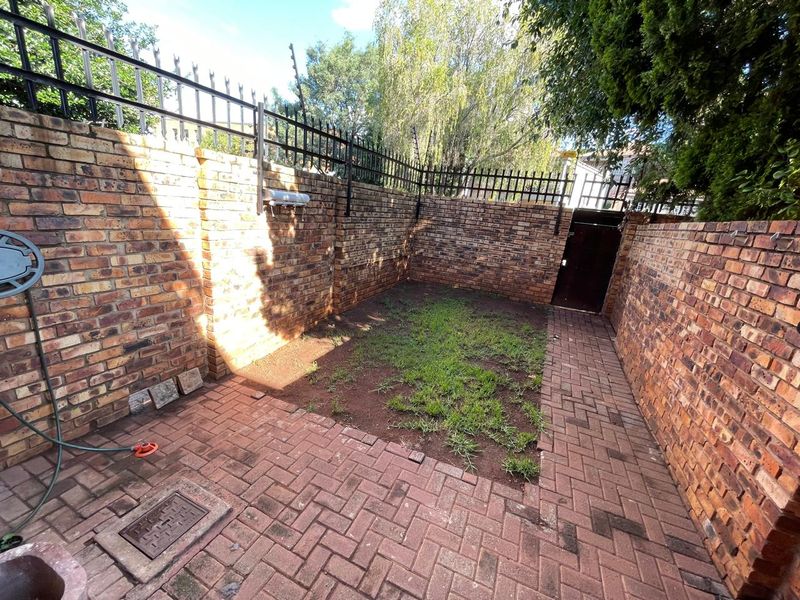 . "Discover Your Dream Home: Open-Plan Modern Living - Photo 9