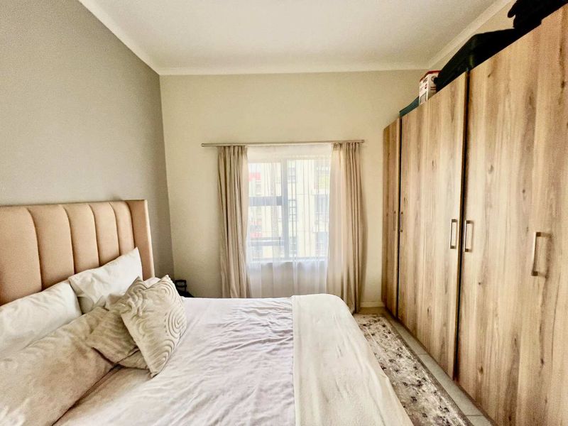 Charming Apartment: Perfect Blend of Comfort & Value - Photo 9