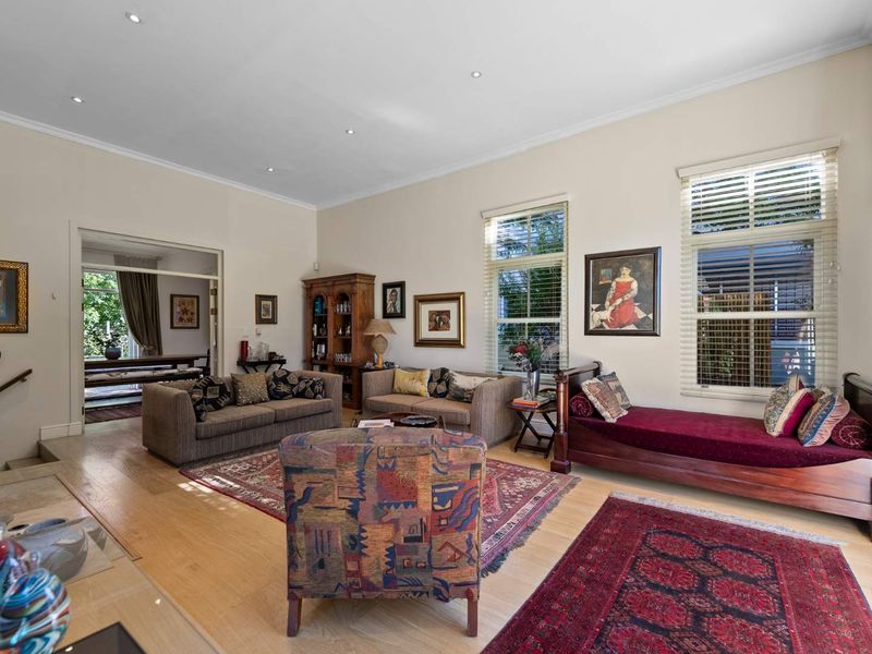 A Warm, Welcoming Home in Secure Tamboerskloof Estate - Photo 5