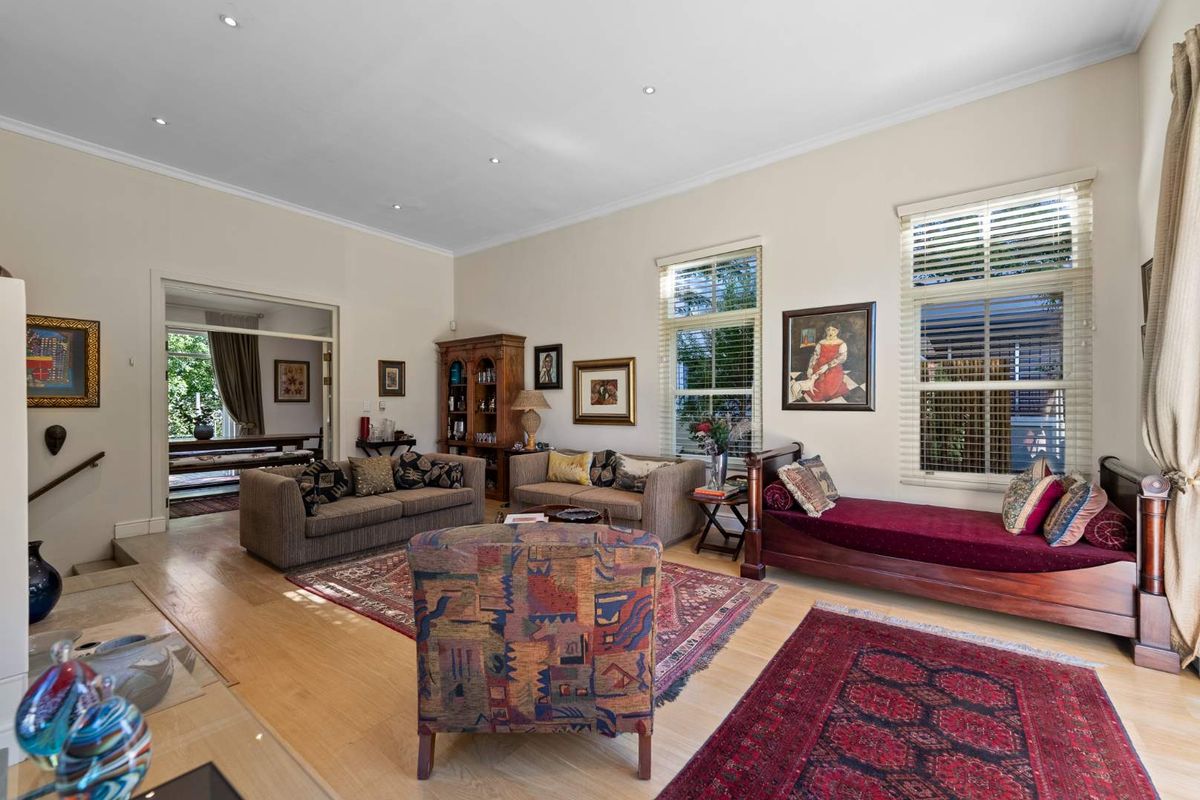 A Warm, Welcoming Home in Secure Tamboerskloof Estate - Photo 5