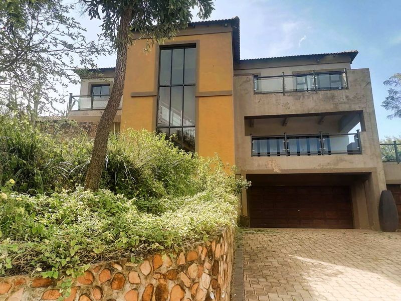Exclusive Trible storey 4-Bedroom Home in a Secure Estate - Photo 2