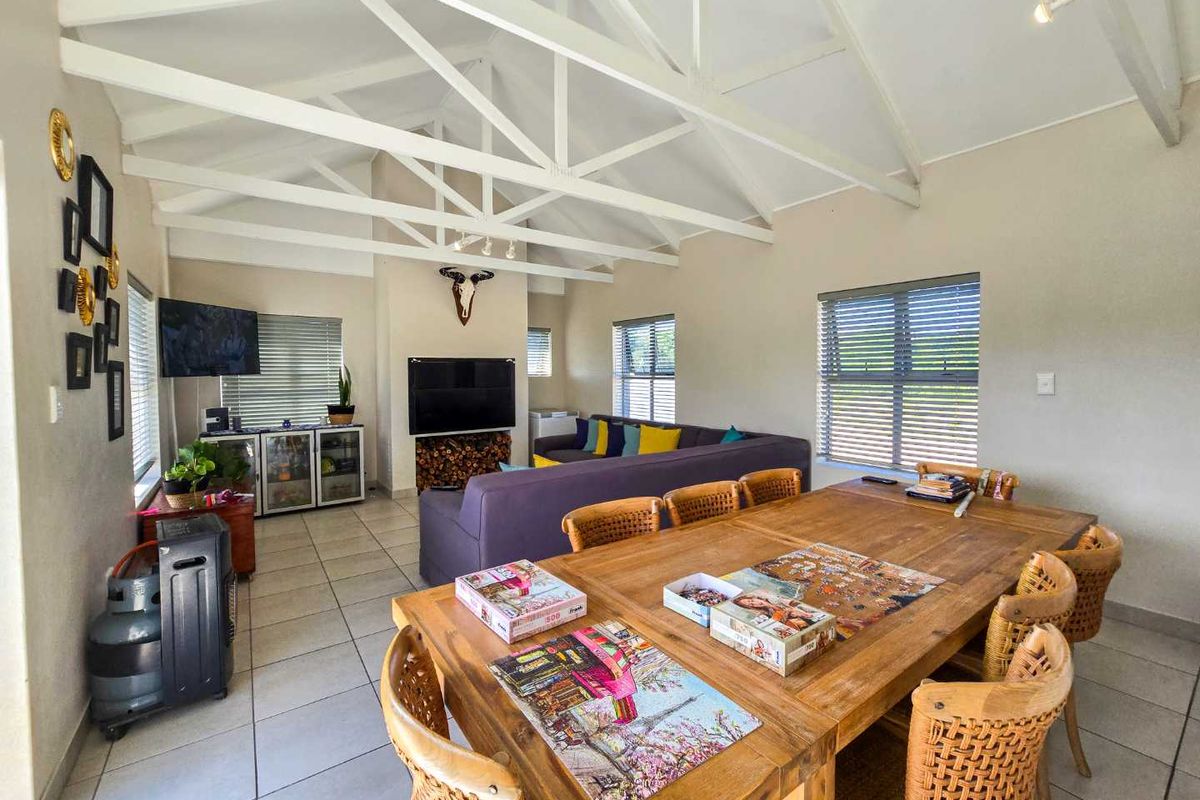 Modern family home for sale in Stilbaai-Wes. - Photo 3