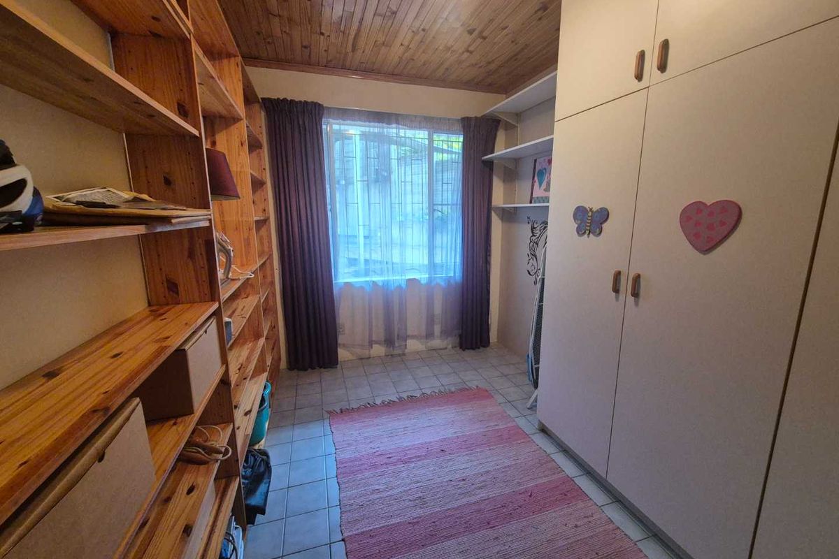 All on one level Klein Windhoek Family home - Photo 5