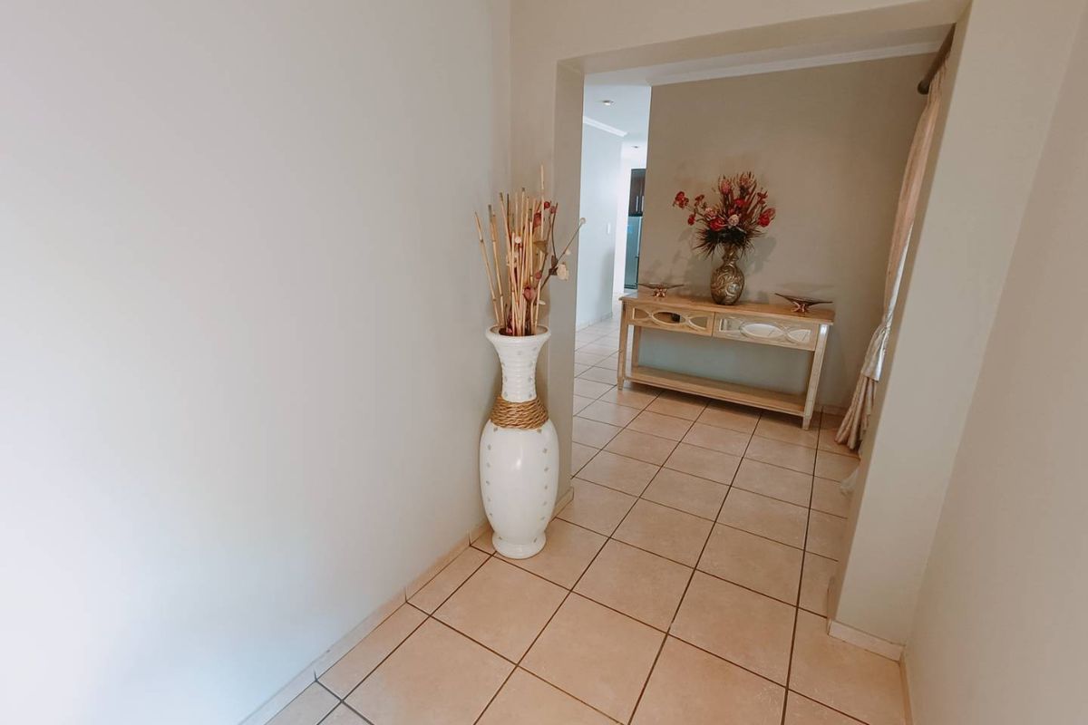 BEAUTIFUL FAMILY HOUSE FOR SALE IN AMBERFIELD RIDGE ESTATE! - Photo 2