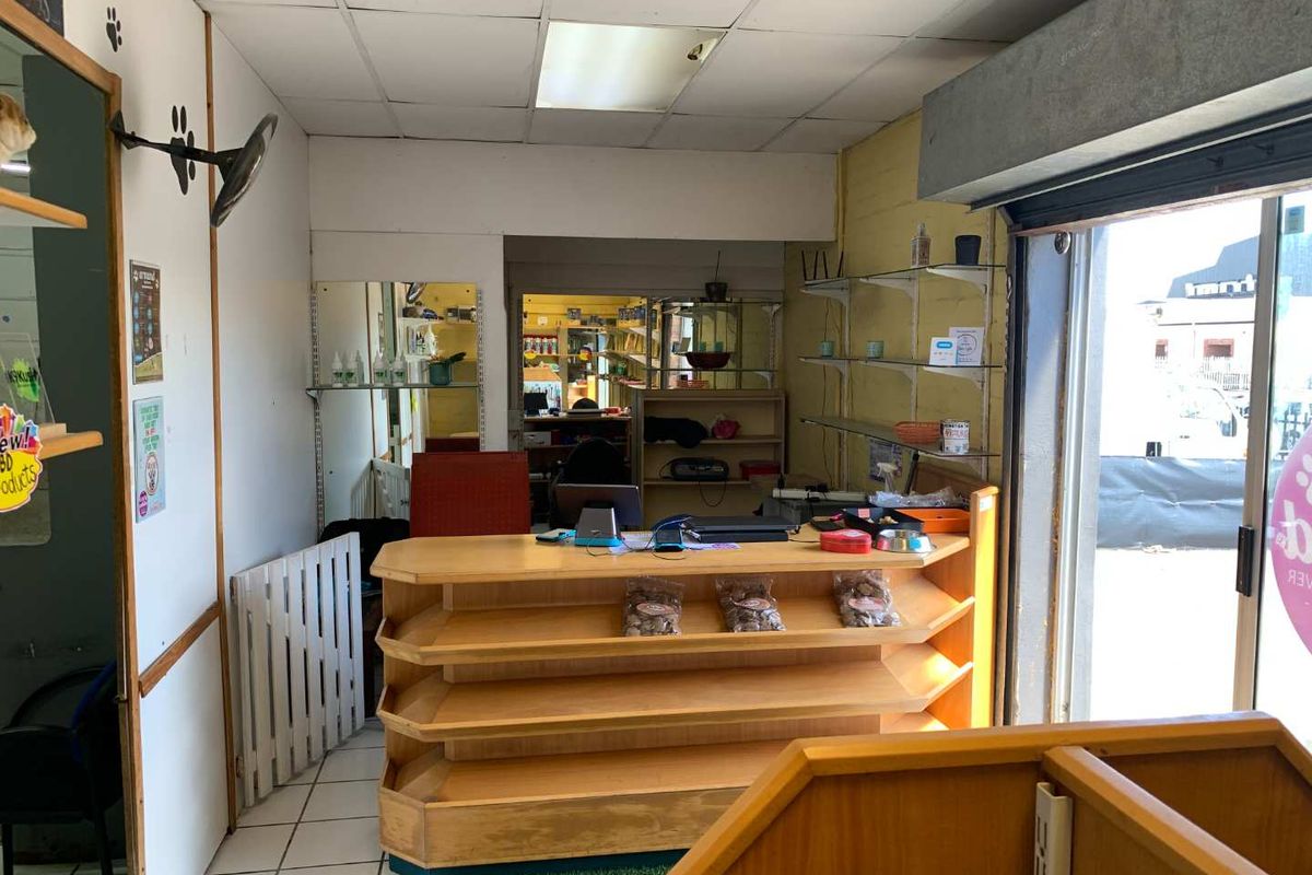 Versatile Kuilsriver Unit: Reception, Work, or Storage - Photo 3