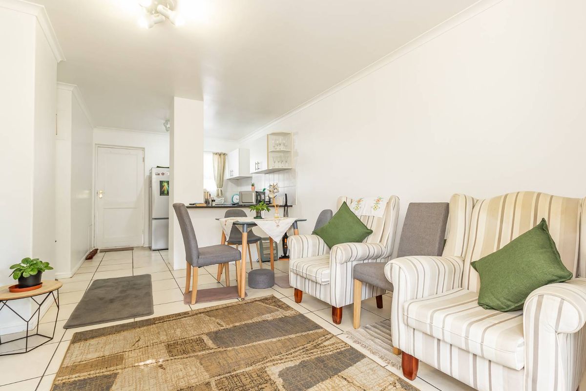 Ideal Lock-Up-and-Go Ground-Floor Apartment - Photo 5