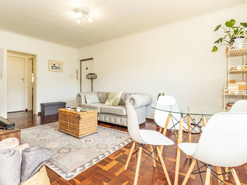 Immaculate Apartment in Rondebosch Village - R1.995m - Photo 5