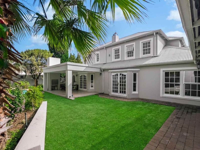 IMMACULATE CHARACTER HOME - Photo 2