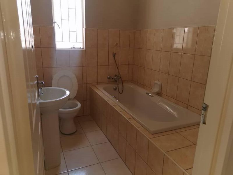Neat 2x Flats on one Erf For Sale - Oshakati East - Photo 5