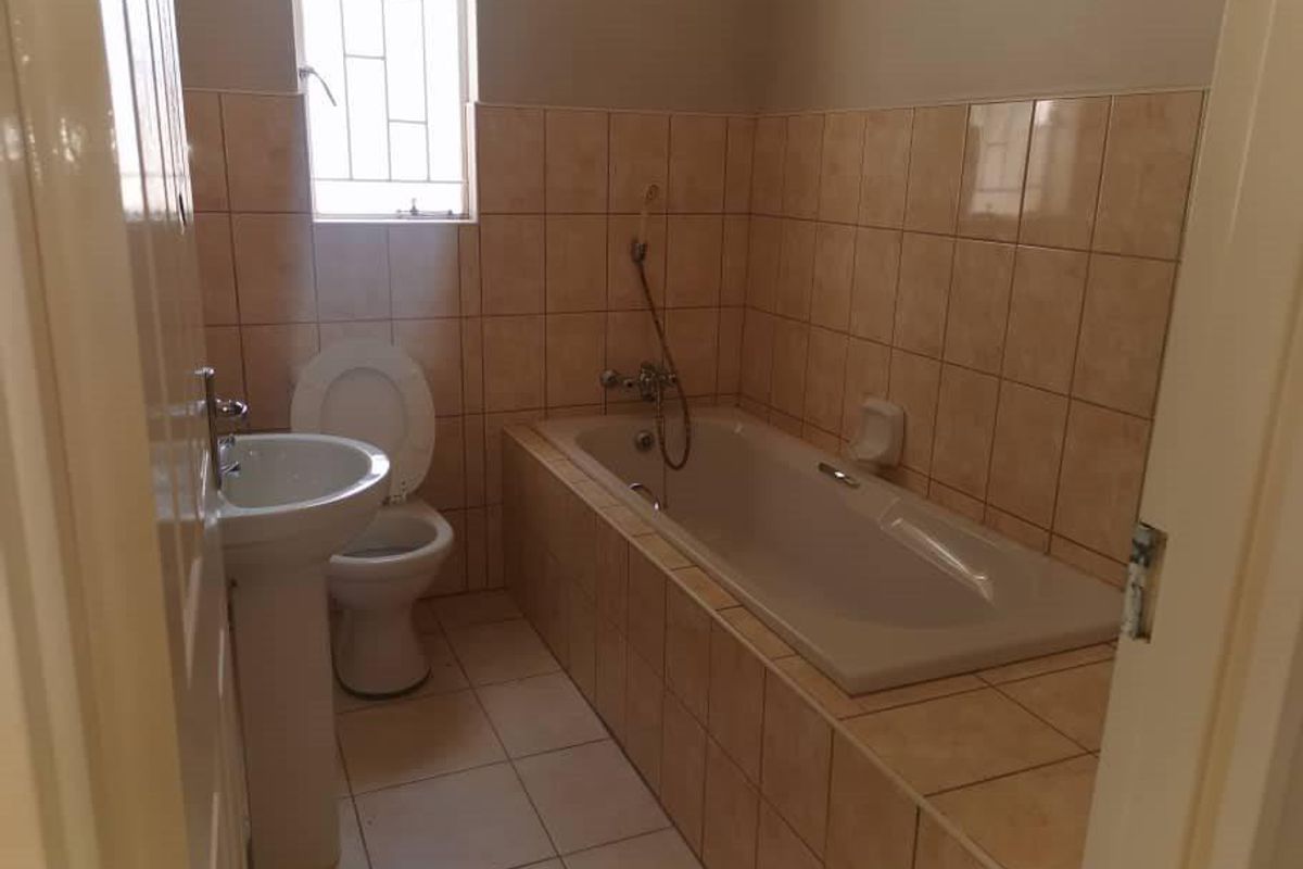 Neat 2x Flats on one Erf For Sale - Oshakati East - Photo 5