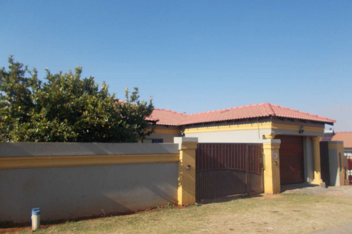 Awesome property looking for a new owner - Photo 2