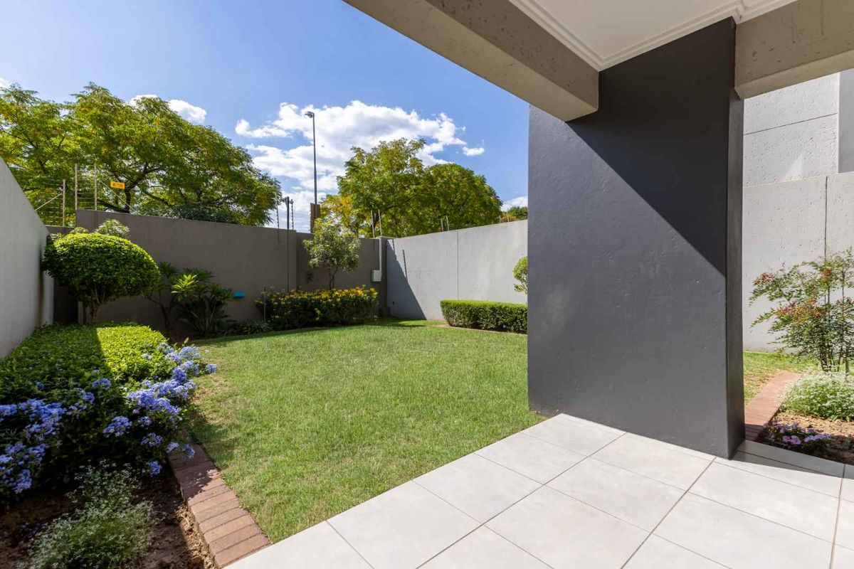 A WELL- POSITIONED GROUND FLOOR UNIT IN SOUGHT AFTER MONTEGO - Photo 2