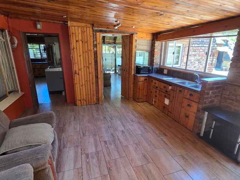 Prime Student Accommodation Investment with Immediate Returns - Photo 9