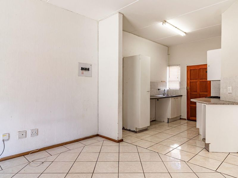 2 Bedroom Townhouse to Rent in Blackheath - Photo 8