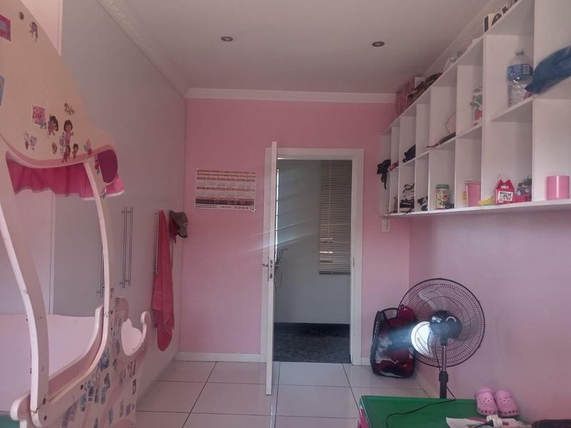 Investment-Ready Home with 3 Flatlets Income Potential - Photo 7