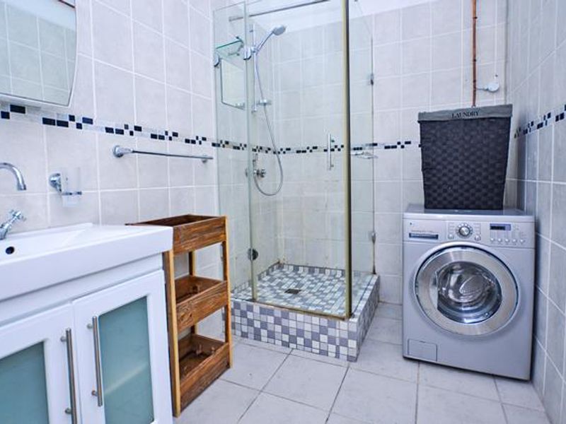 Furnished 2 bedroom with private patio - Photo 9