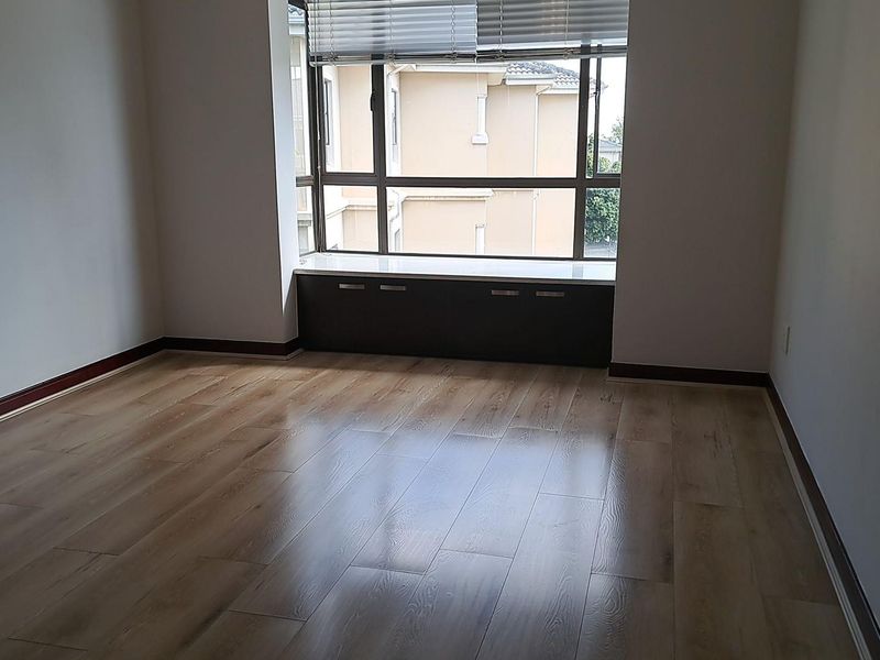 3 Bedroom 2 Bathroom Executive Apartment - Photo 6