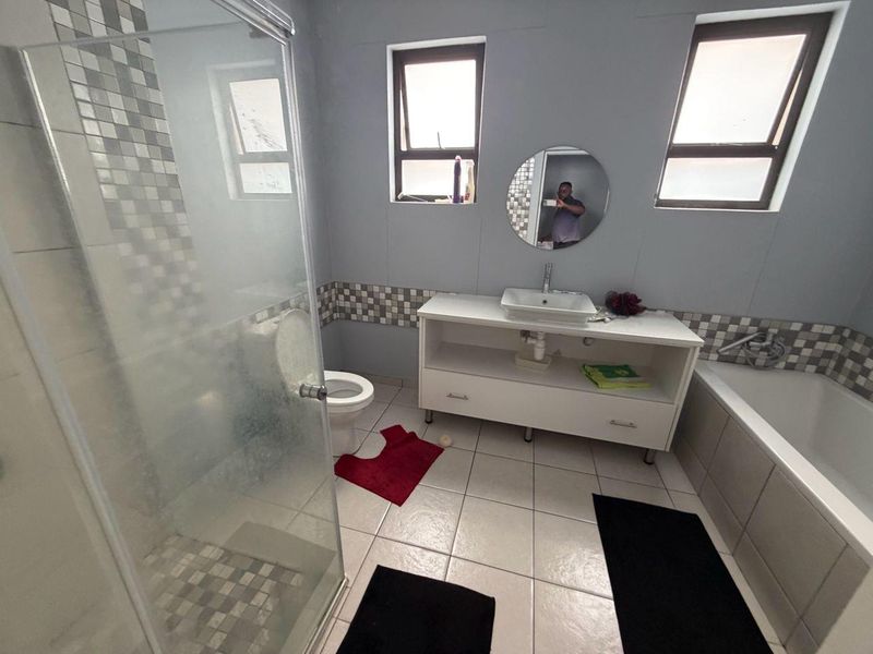 Stunning 4- bedroom Family Home For Sale - Photo 9