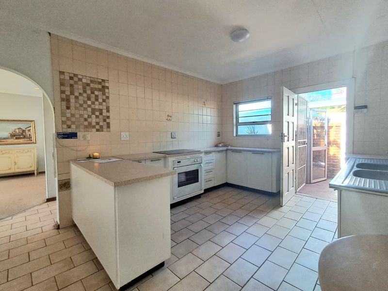 3 Bedroom Cluster for Sale in Mayberry Park - Photo 2