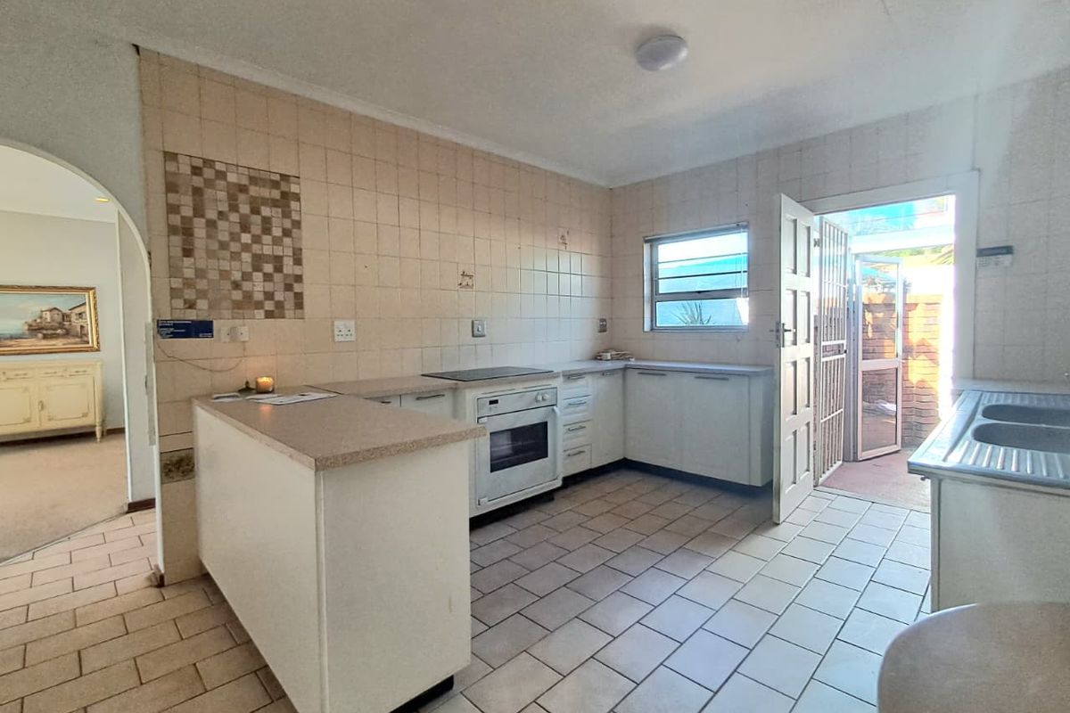 3 Bedroom Cluster for Sale in Mayberry Park - Photo 2