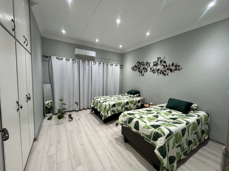Spacious 5 Bedroom Family Home in Keidebees – Entertainer’s Dream - Photo 4
