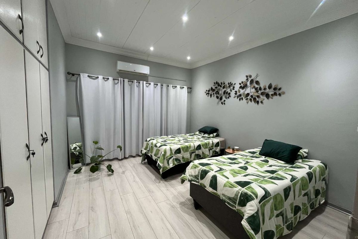 Spacious 5 Bedroom Family Home in Keidebees – Entertainer’s Dream - Photo 4