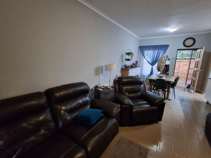 Cozy house in West Acres for sale - Photo 4