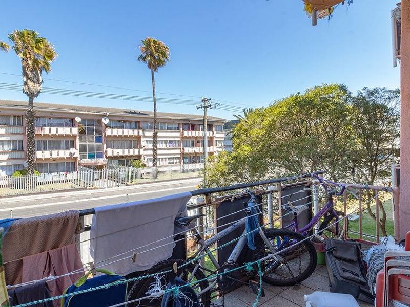 First Floor Apartment with a Balcony in Parow Central - Photo 5