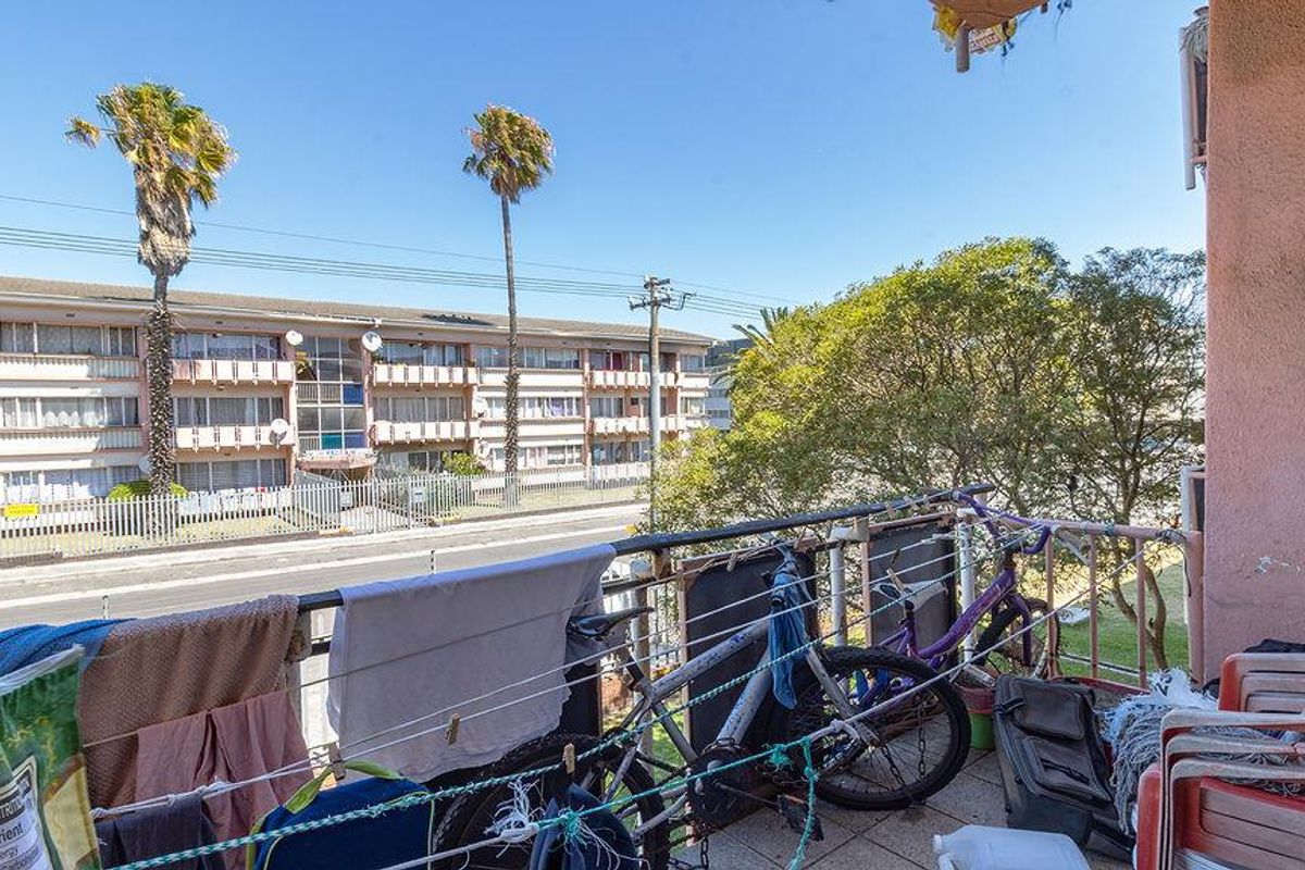 First Floor Apartment with a Balcony in Parow Central - Photo 5