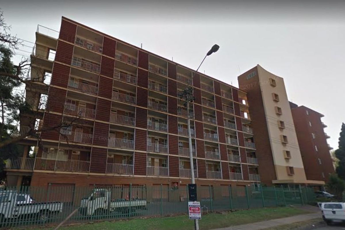 Bargain 3 Bedroom Apartment - Photo 2