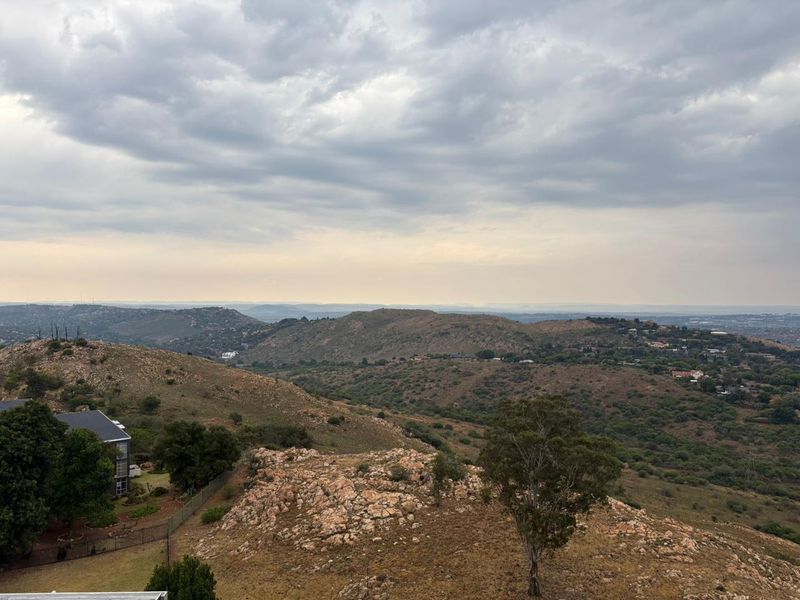 2 Bedroom Apartment in Roodepoort - Photo 1