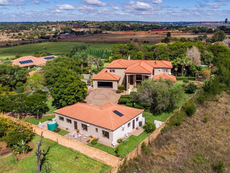The Dual-Living Masterpiece: Two Independant Homes Offering Unrivaled Versatility for Extended Families or Savvy Investors - Photo 9