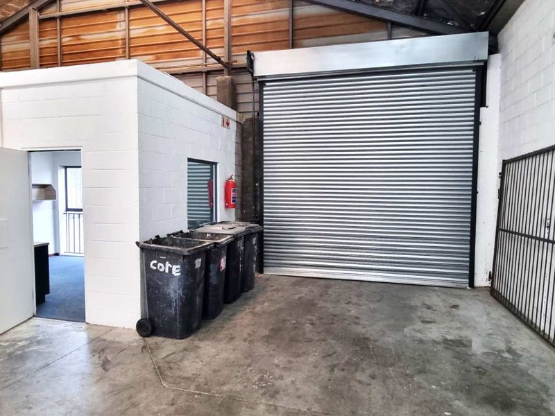 Spacious Industrial Warehouse in Diep River - Photo 7