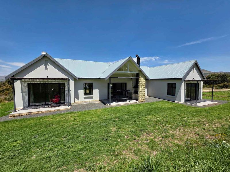 Contemporary Mountain Retreat with Panoramic Views | Clarens Mountain Estate - Photo 9