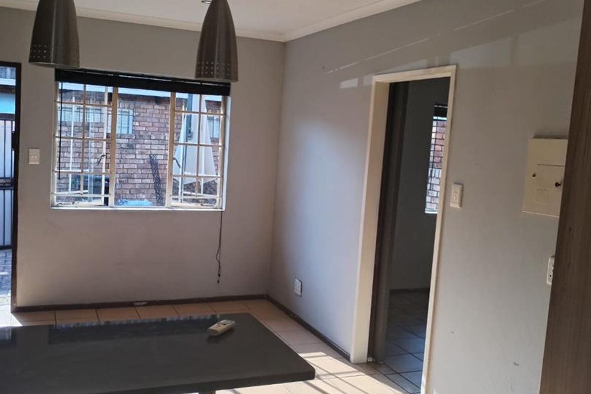 Modern 2 Bedroom Unit - Photo 5