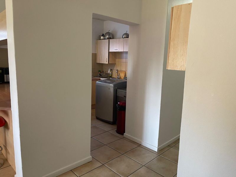 Beautiful 3 bedroom and 2 bathroom in Sunbird Estate - Photo 6