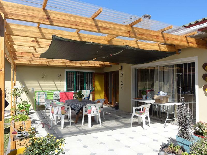 COSY FAMILY HOME ON LARGE ERF CLOSE TO SCHOOLS & SHOPPING CENTER - Photo 8