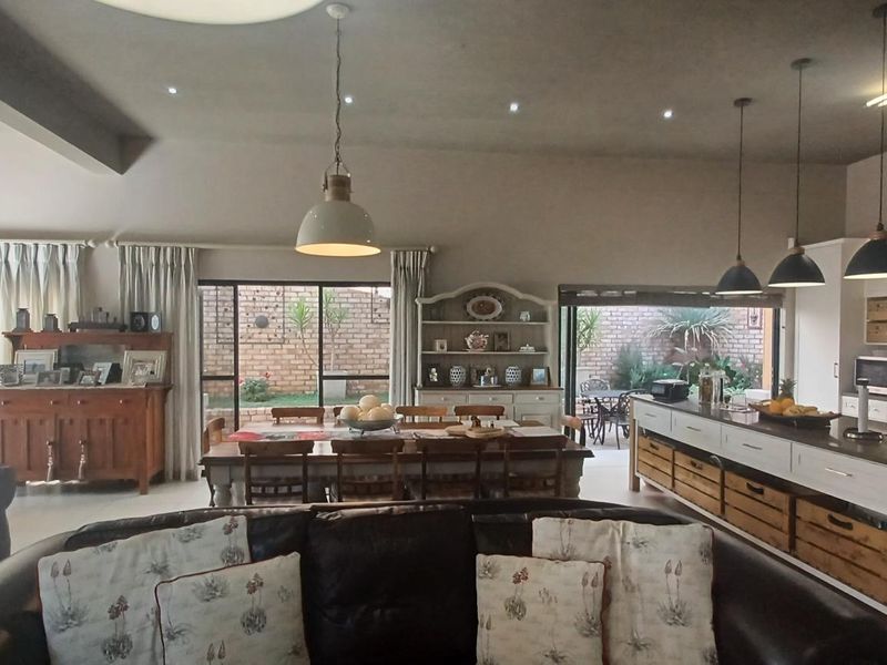 Klein Windhoek - 3 Bedroom Townhouse - CC Reg N$7 750mil - Photo 8